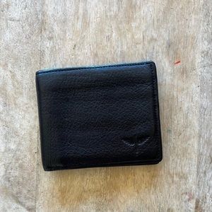 CLHEI mens leather wallet
Great condition, retails $190